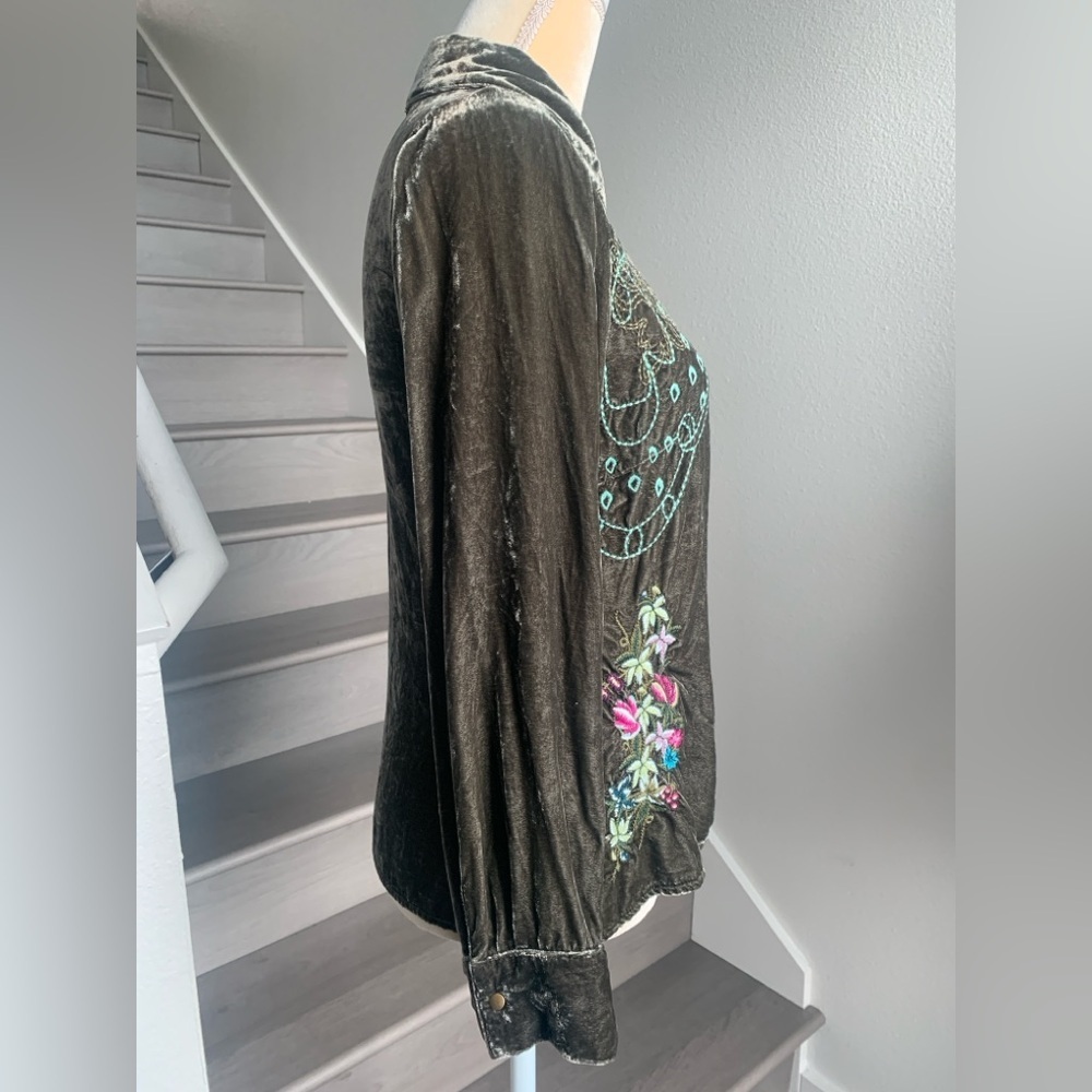 Johnny Was Velvet Olive Green Snap Button Floral Embroidered Long Sleeve Blouse - Picture 5 of 11